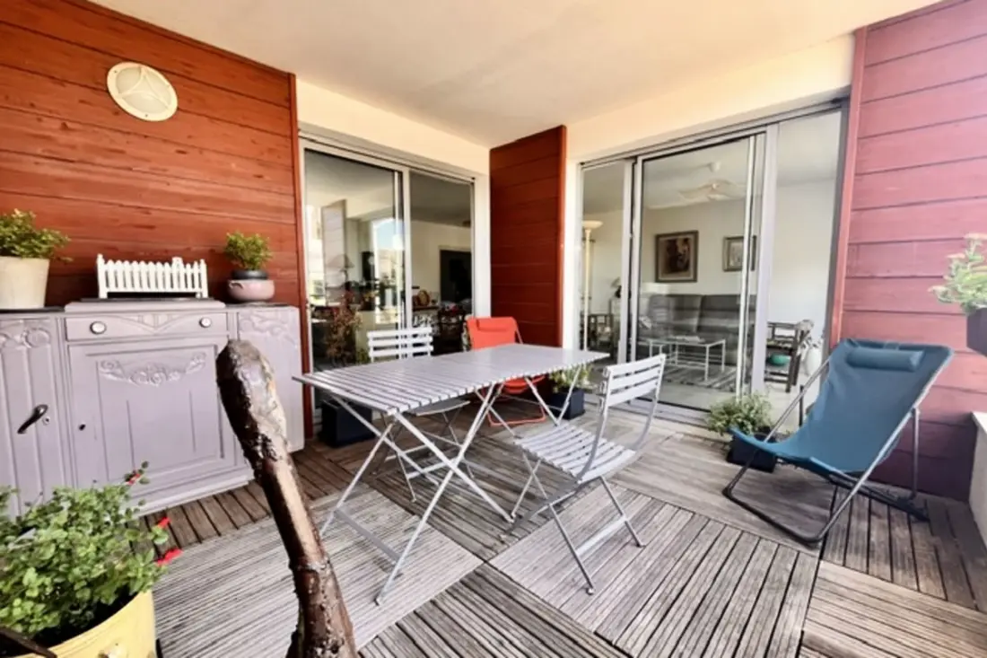 Appartement Avec Loggia Vue Chenal, Parking