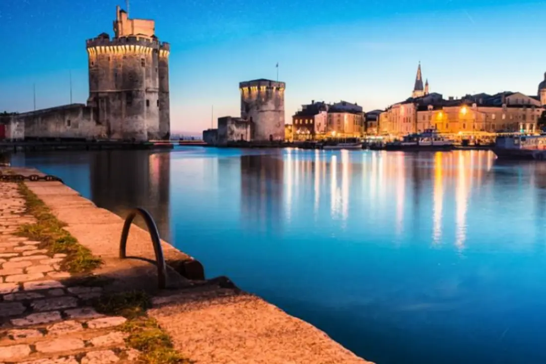 Appartement Plein De Charme à La Rochelle