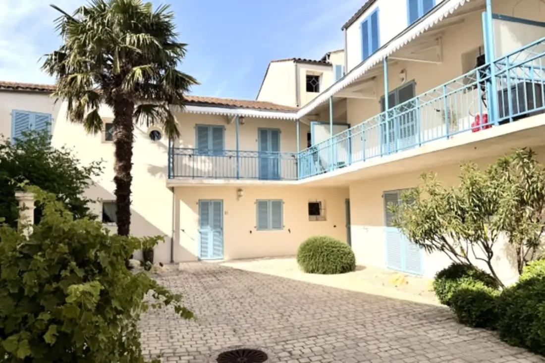 Appartement Plein De Charme à La Rochelle