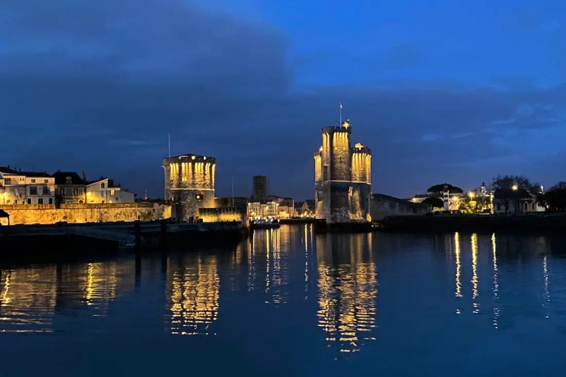 Studio De 34 M² Avec Parking Privé à La Rochelle