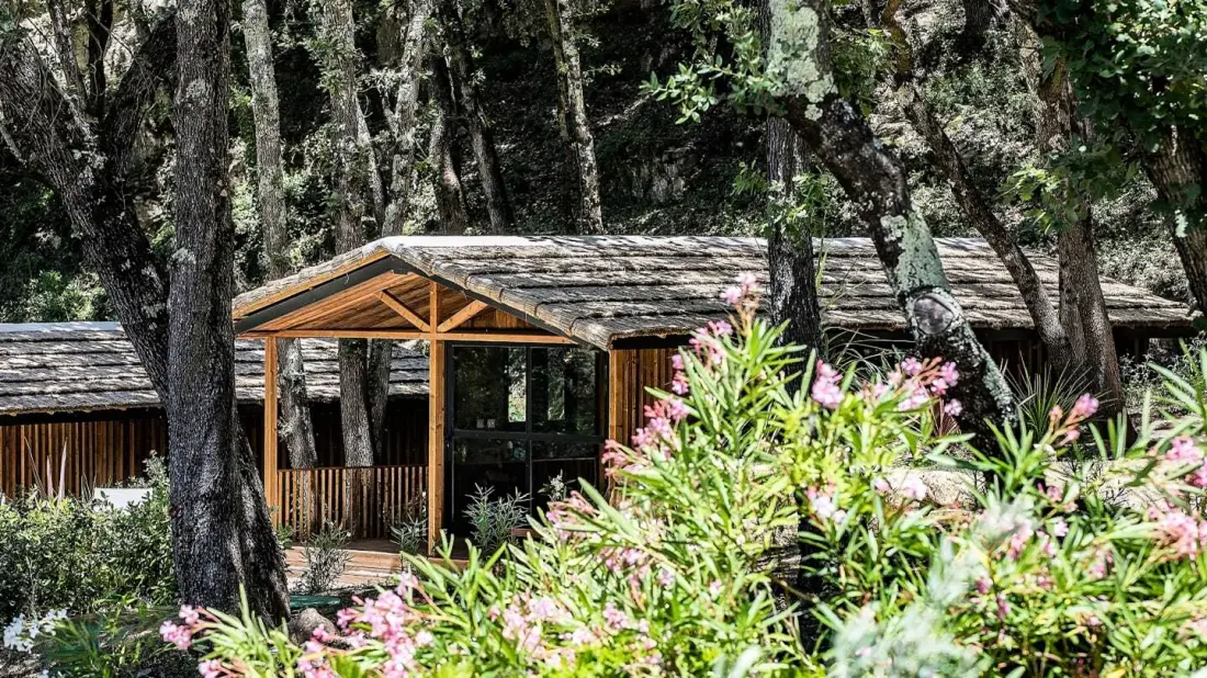 Camping  Slow Village La Roque-sur-Cèze5 étoiles★★★★★