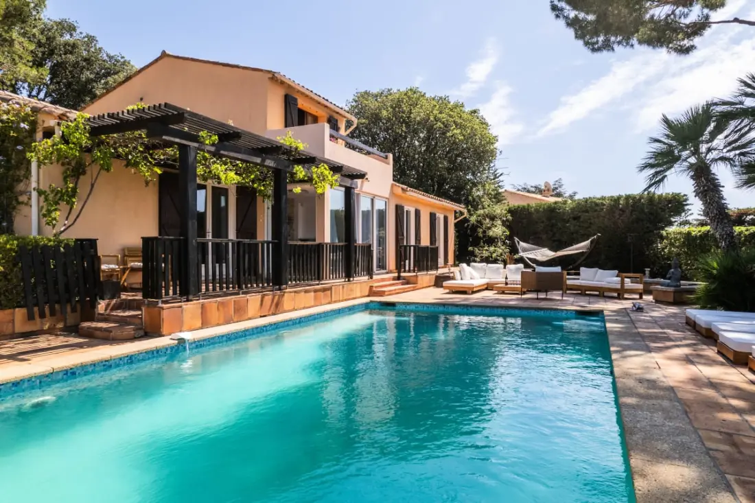 Résidence Villa 5 Chambres, Sauna, Piscine Et Vue Mer.