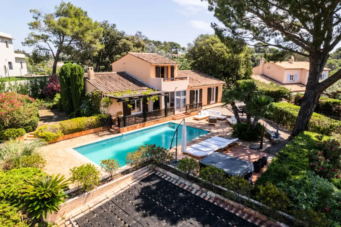 Résidence Villa 5 Chambres, Sauna, Piscine Et Vue Mer.
