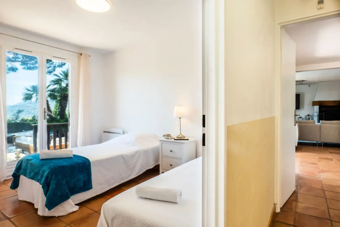 Résidence Villa 5 Chambres, Sauna, Piscine Et Vue Mer.