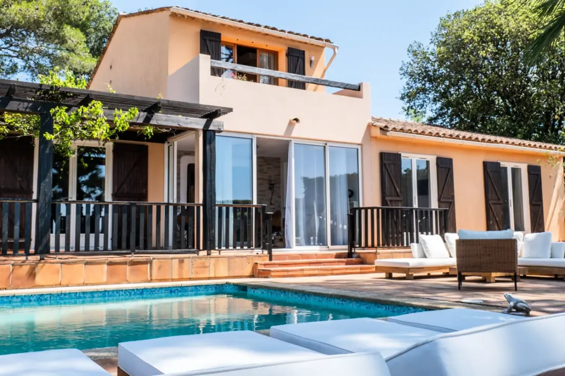 Résidence Villa 5 Chambres, Sauna, Piscine Et Vue Mer.