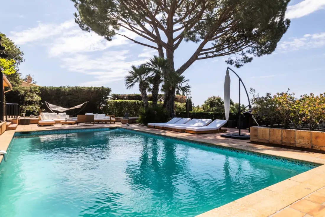 Résidence Villa 5 Chambres, Sauna, Piscine Et Vue Mer.