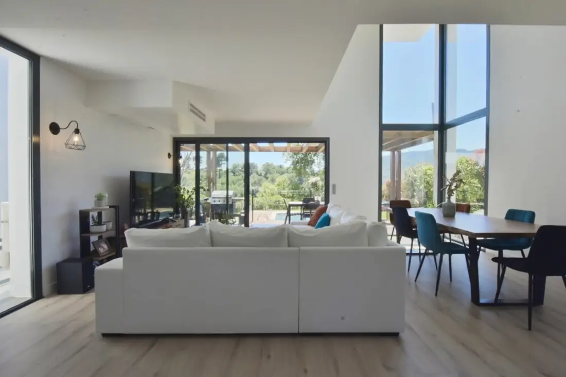 Résidence Villa Contemporaine, Piscine, Jacuzzi !