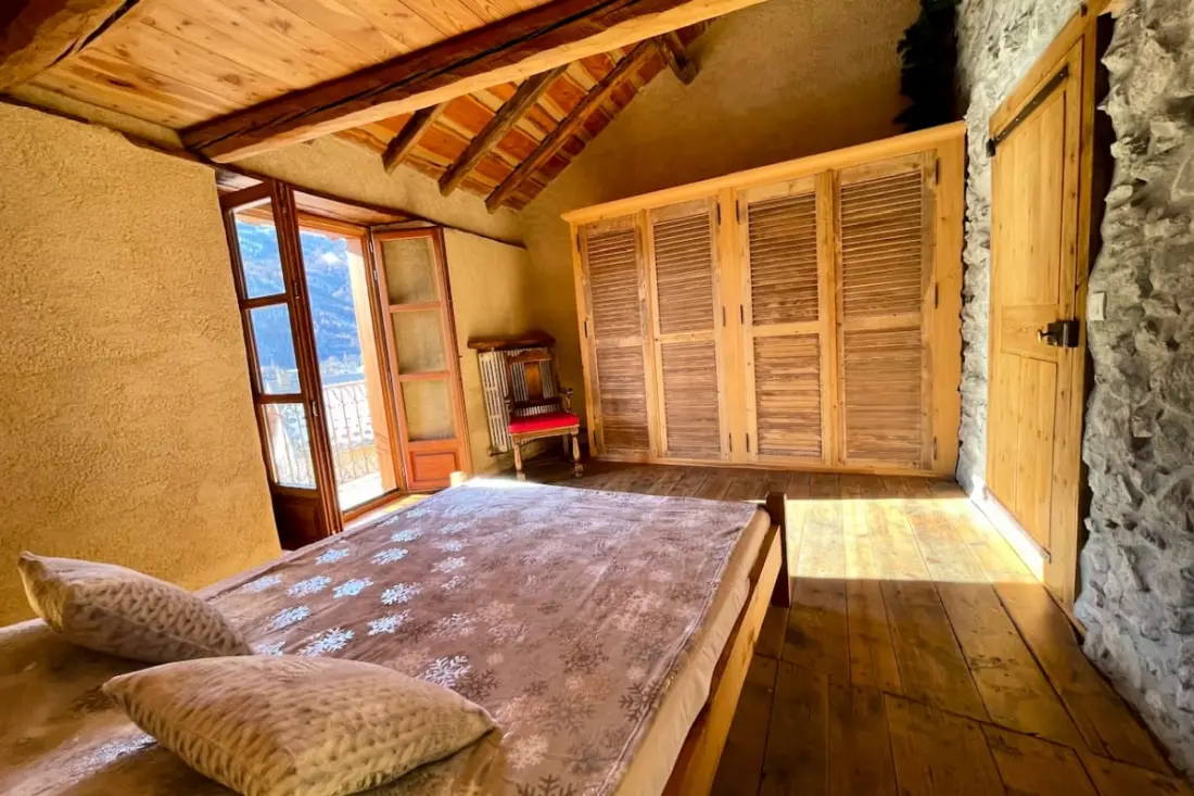 Appartement De 130m2 Dans Maison De Village