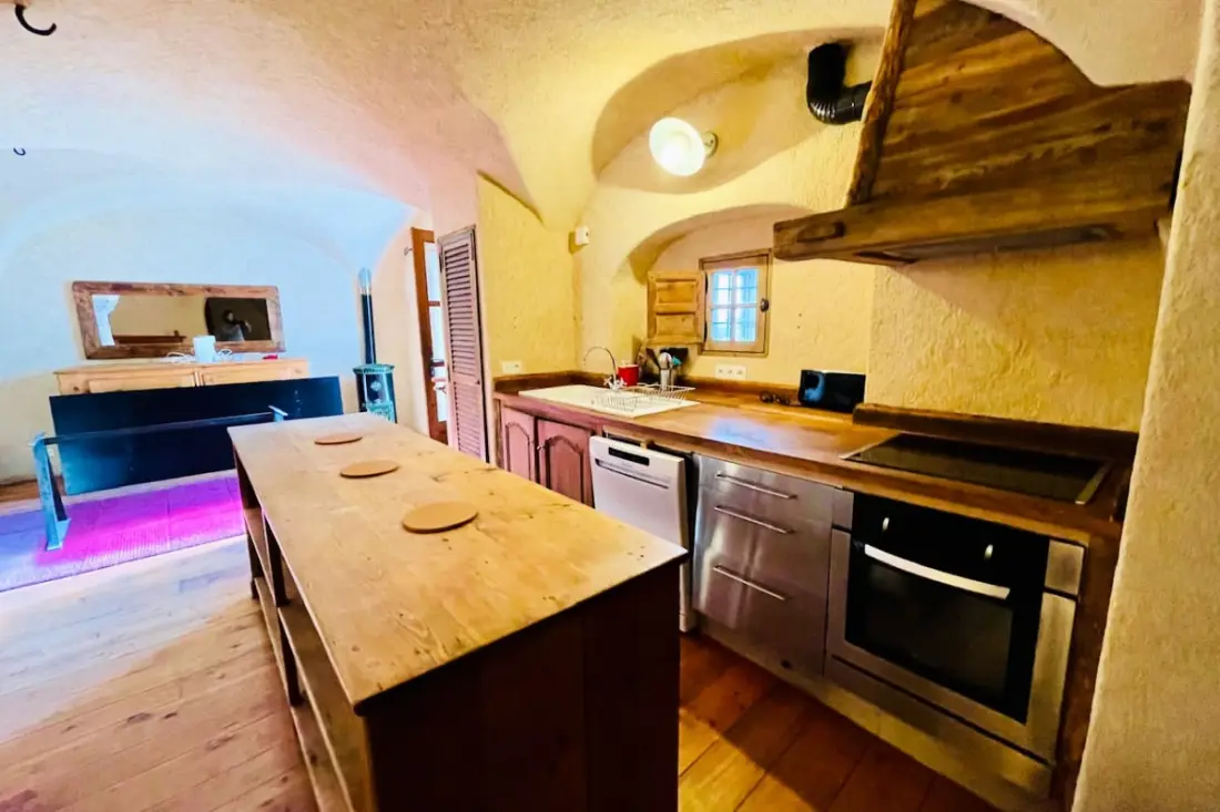 Appartement De 130m2 Dans Maison De Village