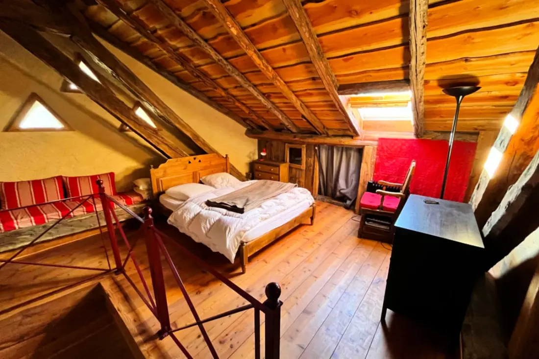 Appartement De 130m2 Dans Maison De Village