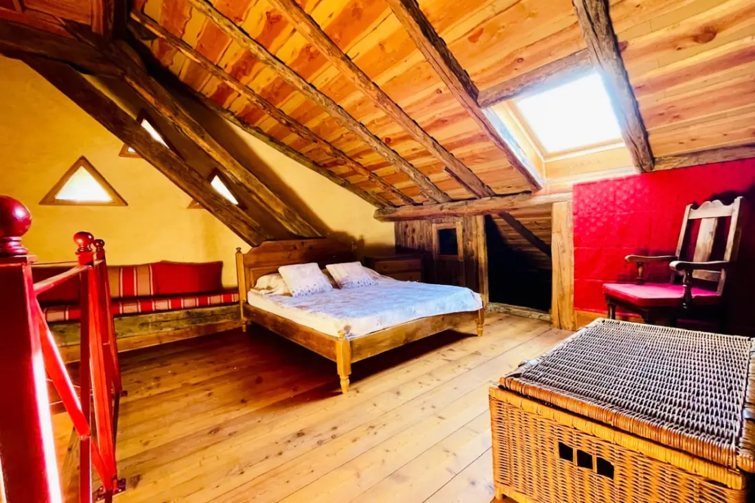 Appartement De 130m2 Dans Maison De Village