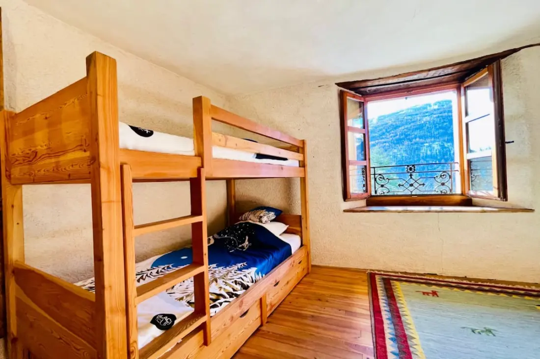 Appartement De 130m2 Dans Maison De Village