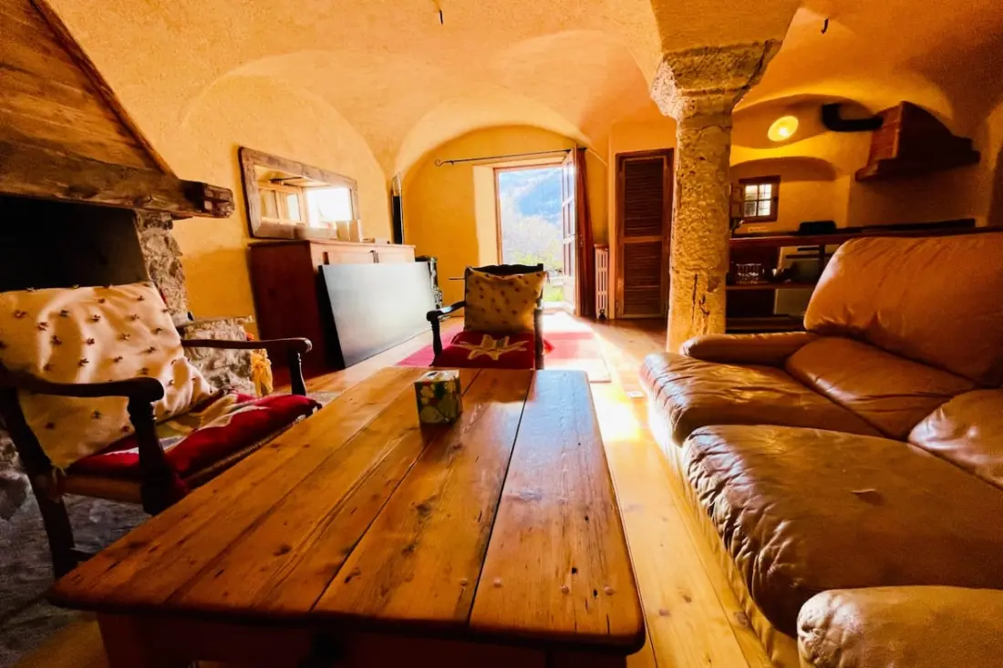 Appartement De 130m2 Dans Maison De Village