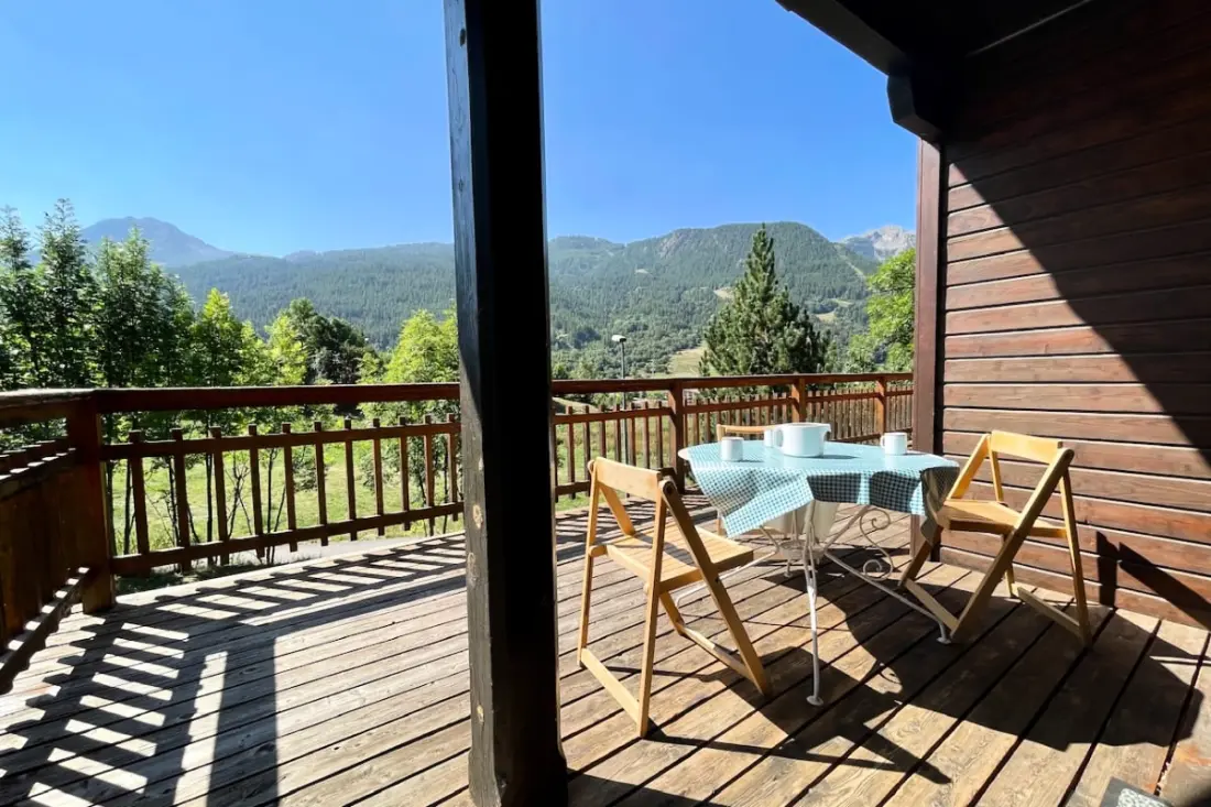 Chalet Alpin Avec Cheminée, Terrasse Et Jardin
