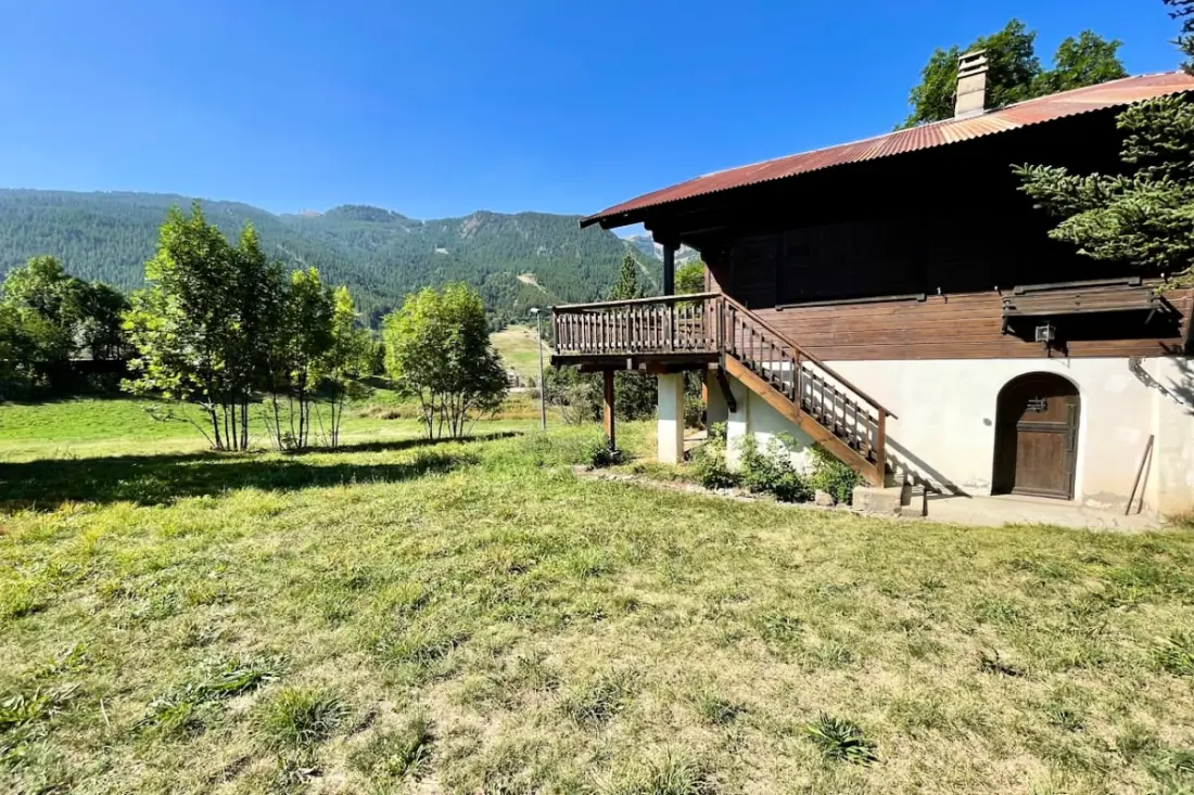Chalet Alpin Avec Cheminée, Terrasse Et Jardin