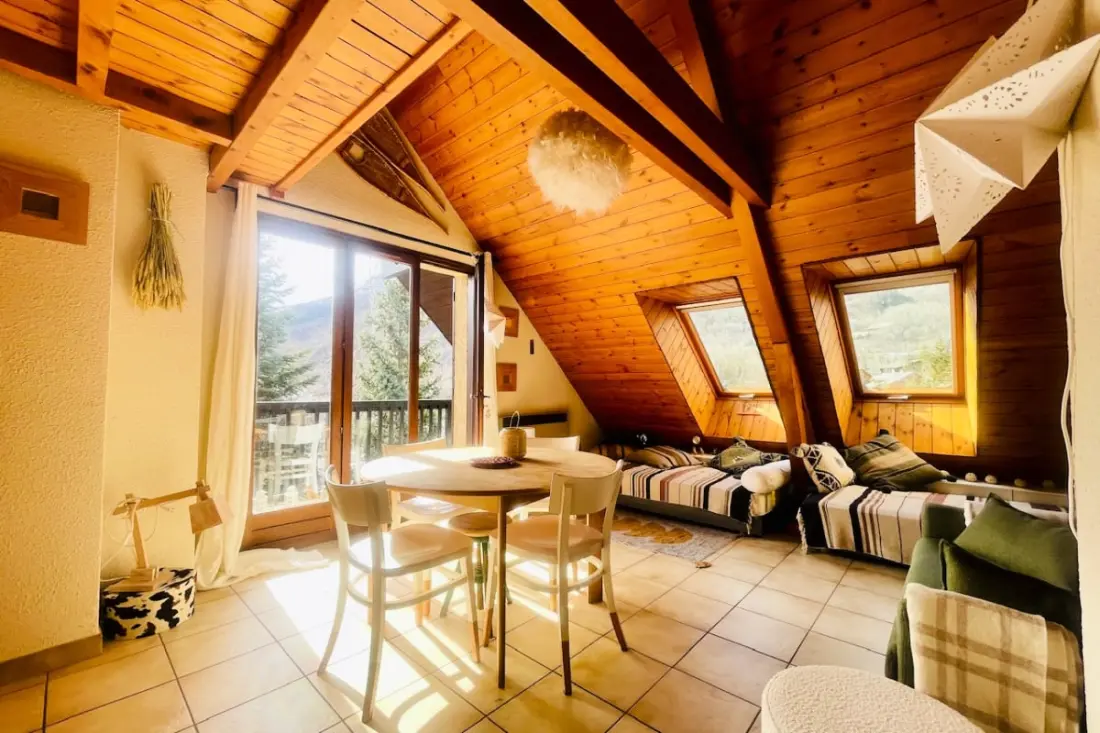 Nid De Ski Avec Grand Balcon