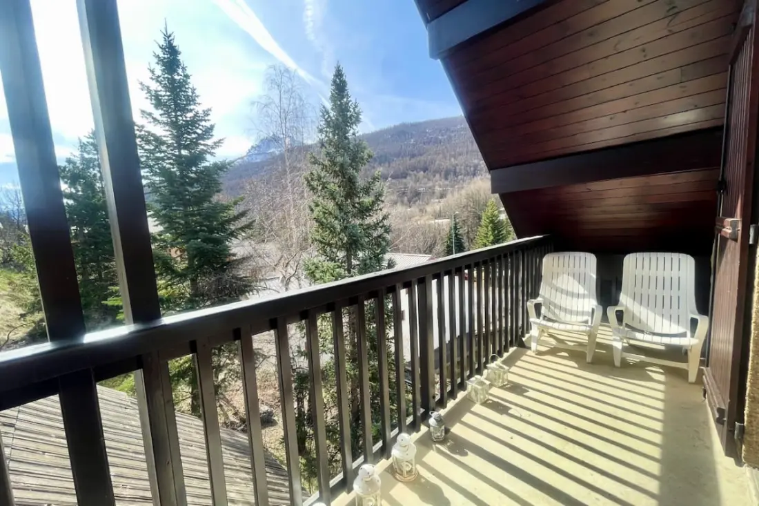 Nid De Ski Avec Grand Balcon