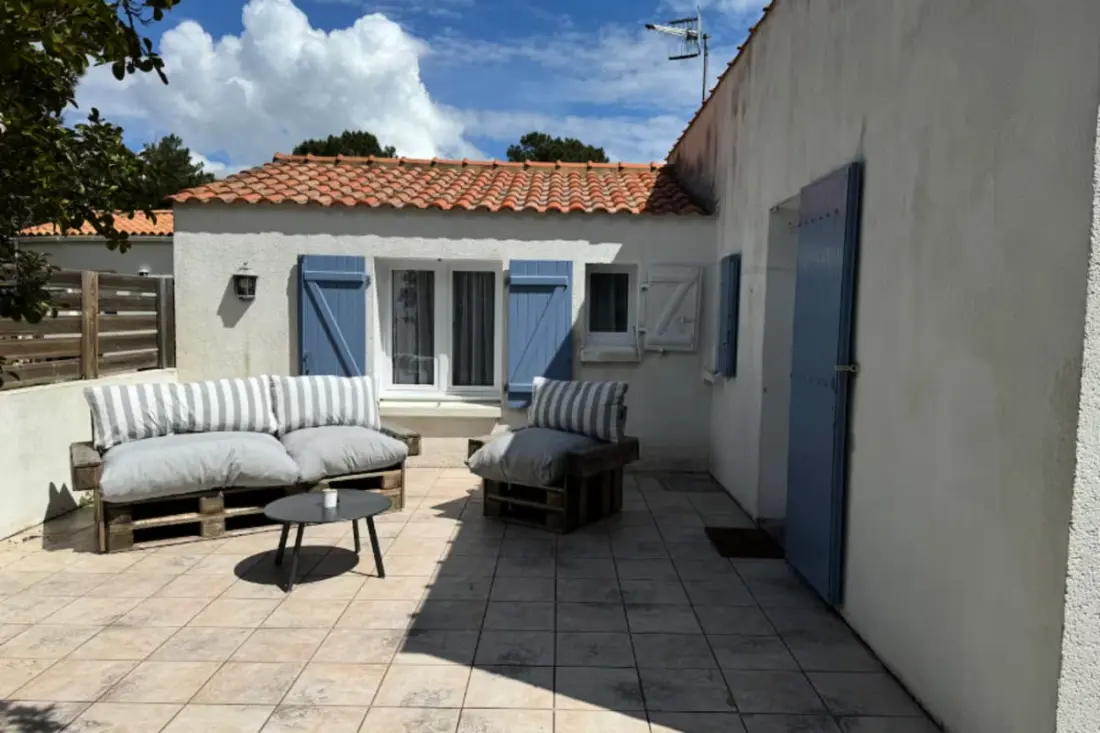 Paisible Entre Plage Et Terrasses Ensoleillées