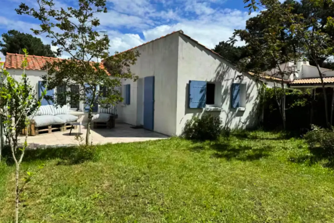 Paisible Entre Plage Et Terrasses Ensoleillées