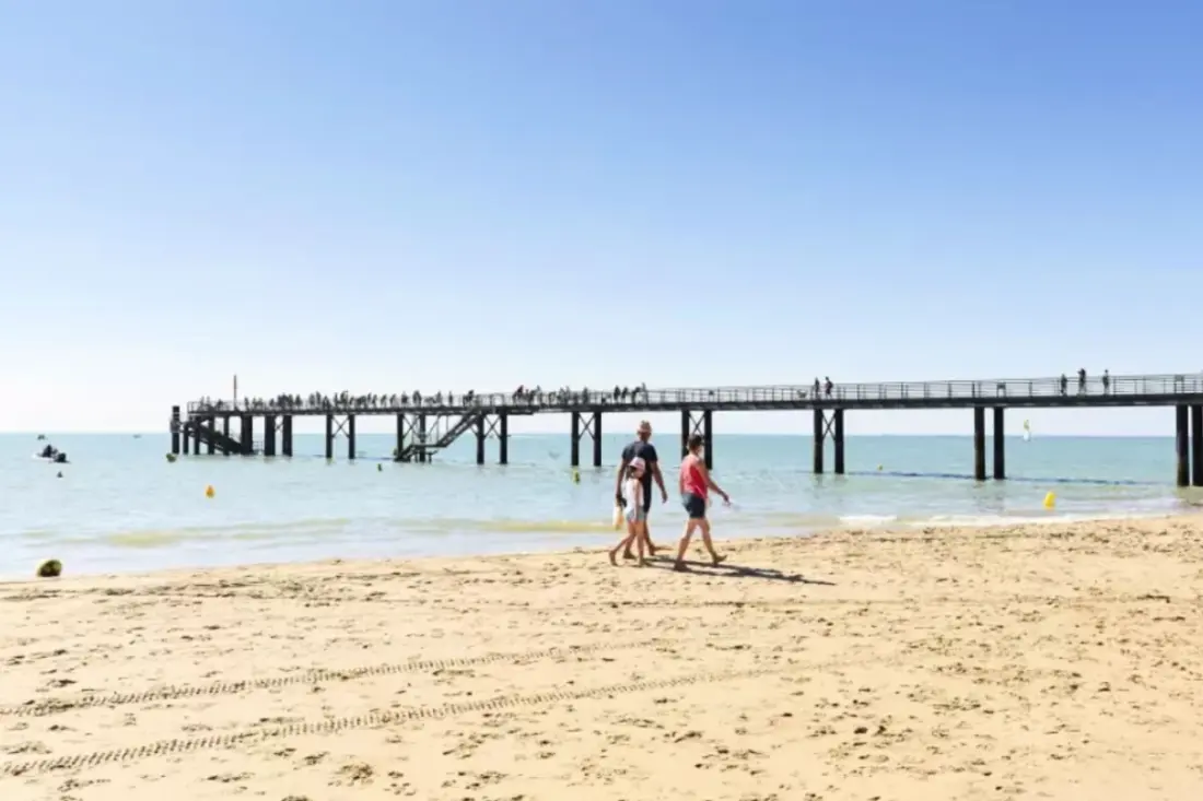 Au Coeur Du Bourg Et Très Proche Plage