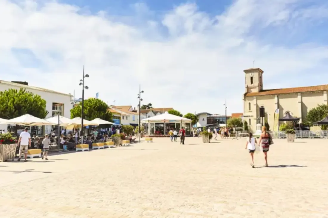 Au Coeur Du Bourg Et Très Proche Plage