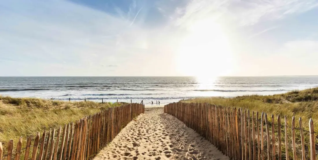 Au Coeur Du Bourg Et Très Proche Plage