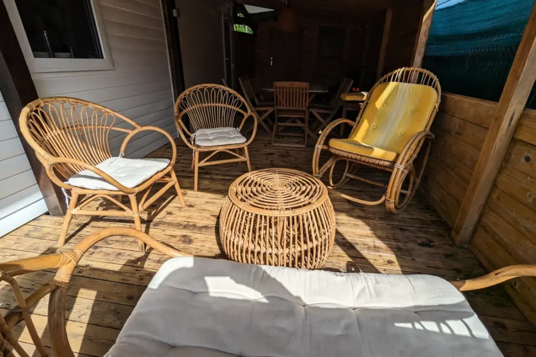 Chaleureux Avec Terrasse, Proche De La Mer