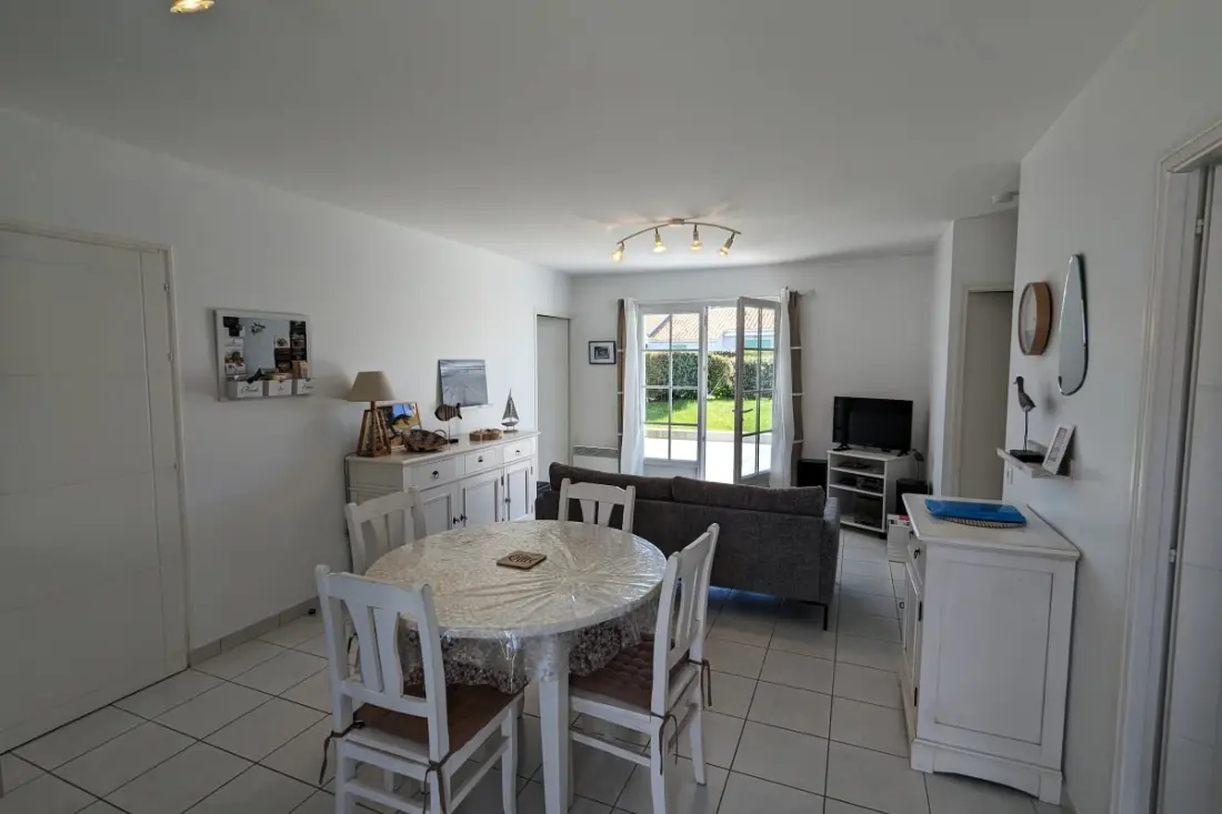 Maison Paisible à 5min à Pied De La Plage