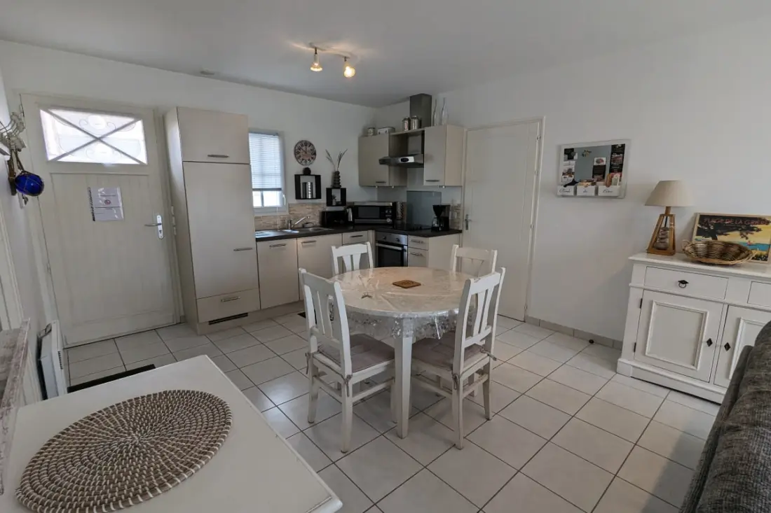 Maison Paisible à 5min à Pied De La Plage
