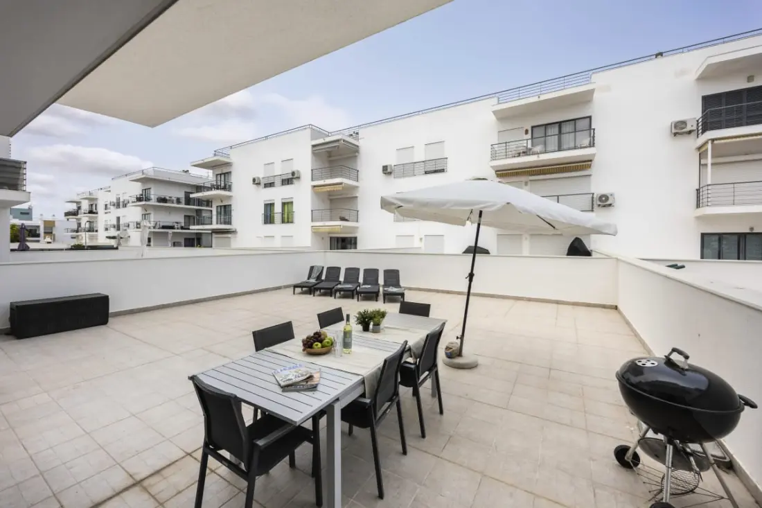 Art-inspired Modern Apartment T3