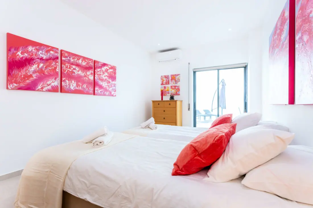 Art-inspired Modern Apartment T3