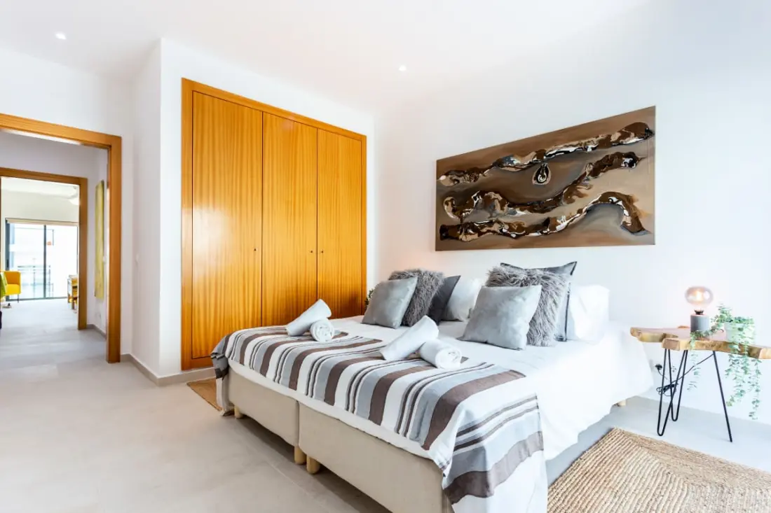 Art-inspired Modern Apartment T3