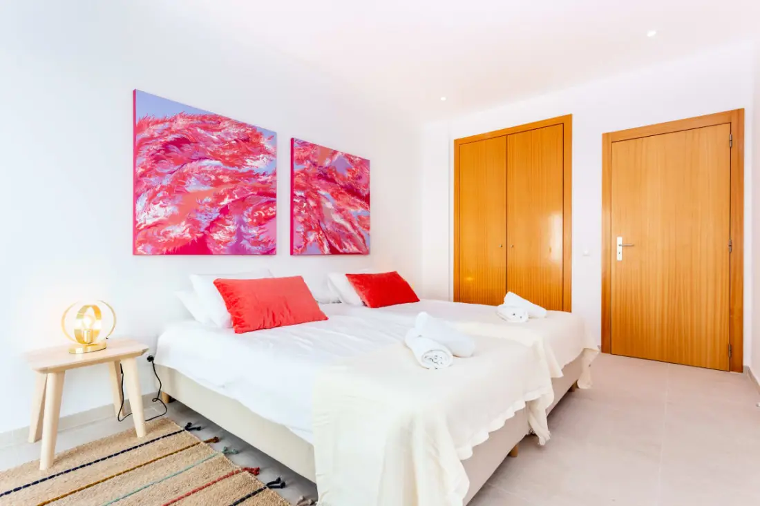 Art-inspired Modern Apartment T3