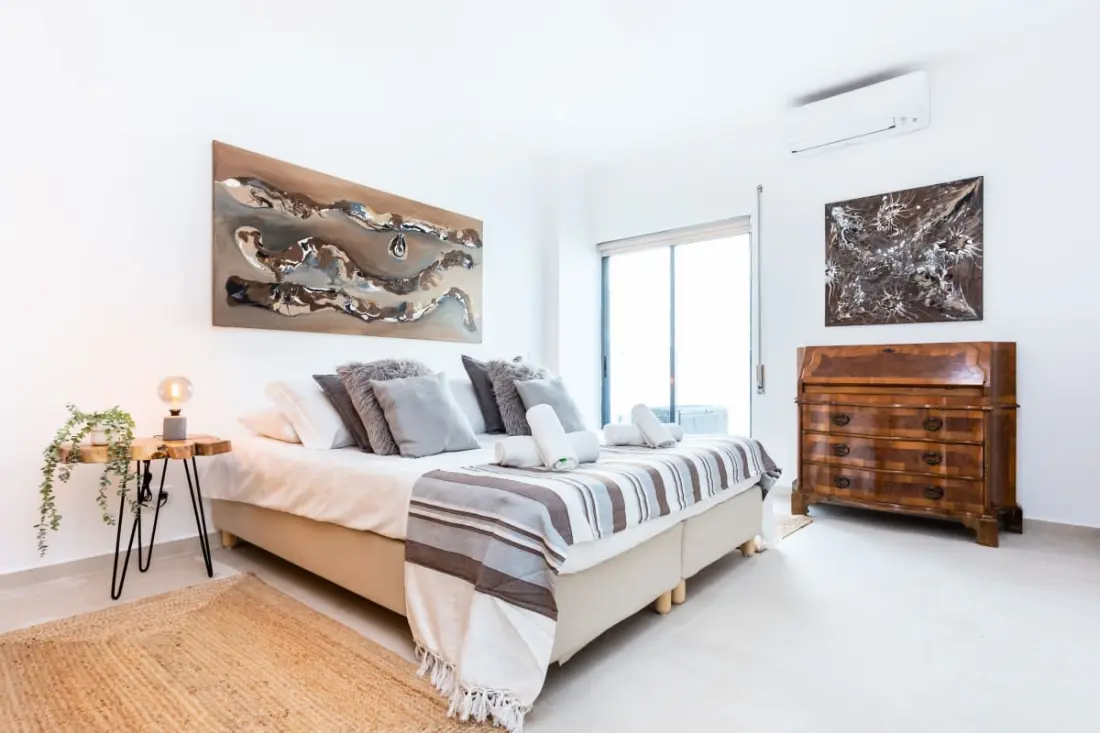 Art-inspired Modern Apartment T3