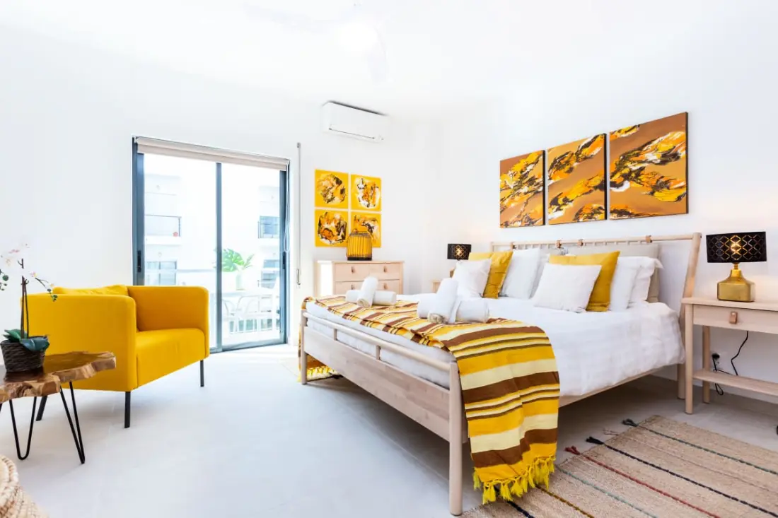 Art-inspired Modern Apartment T3