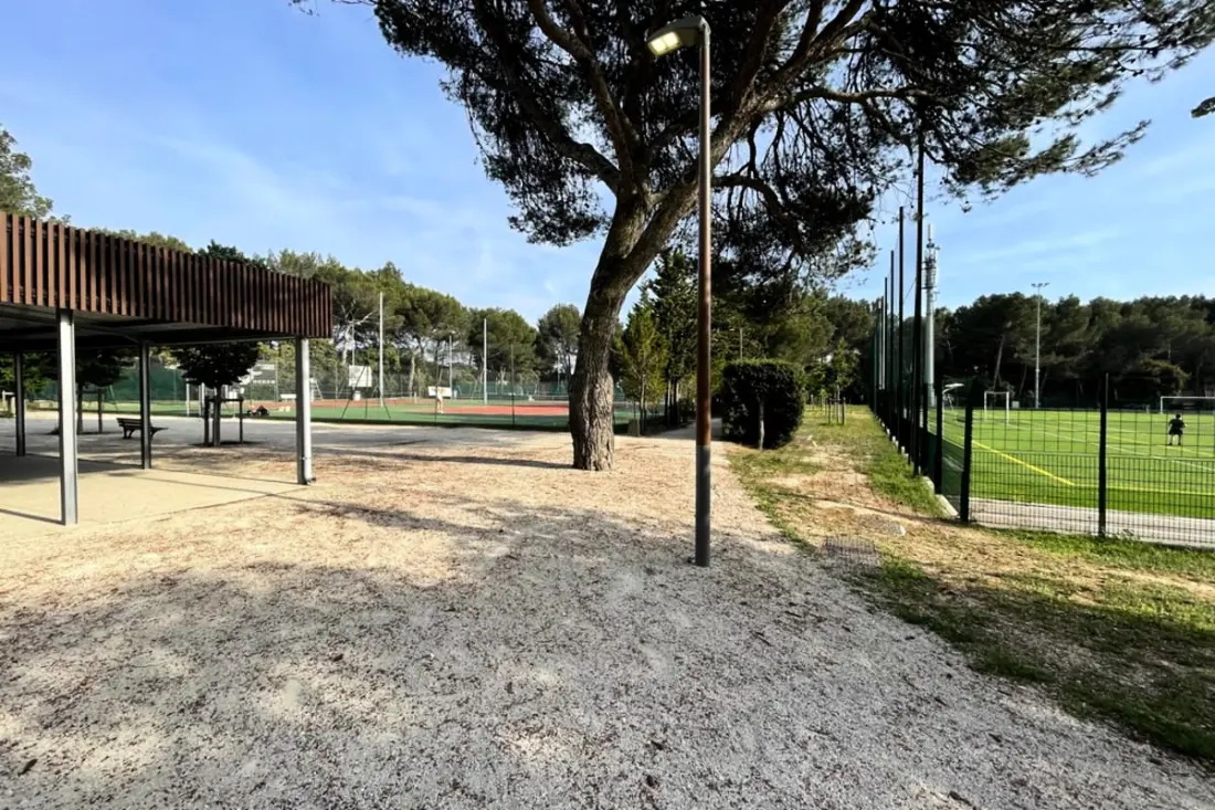 Charmant Mas En Campagne, Proche Village De Lambesc, Grand Jardin, Piscine.