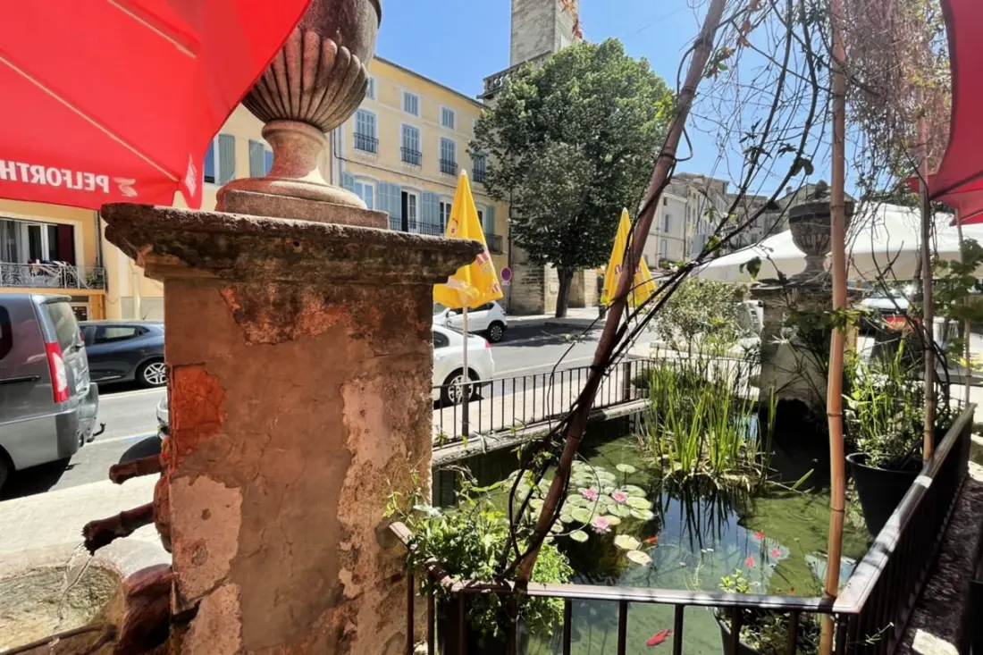 Charmant Mas En Campagne, Proche Village De Lambesc, Grand Jardin, Piscine.