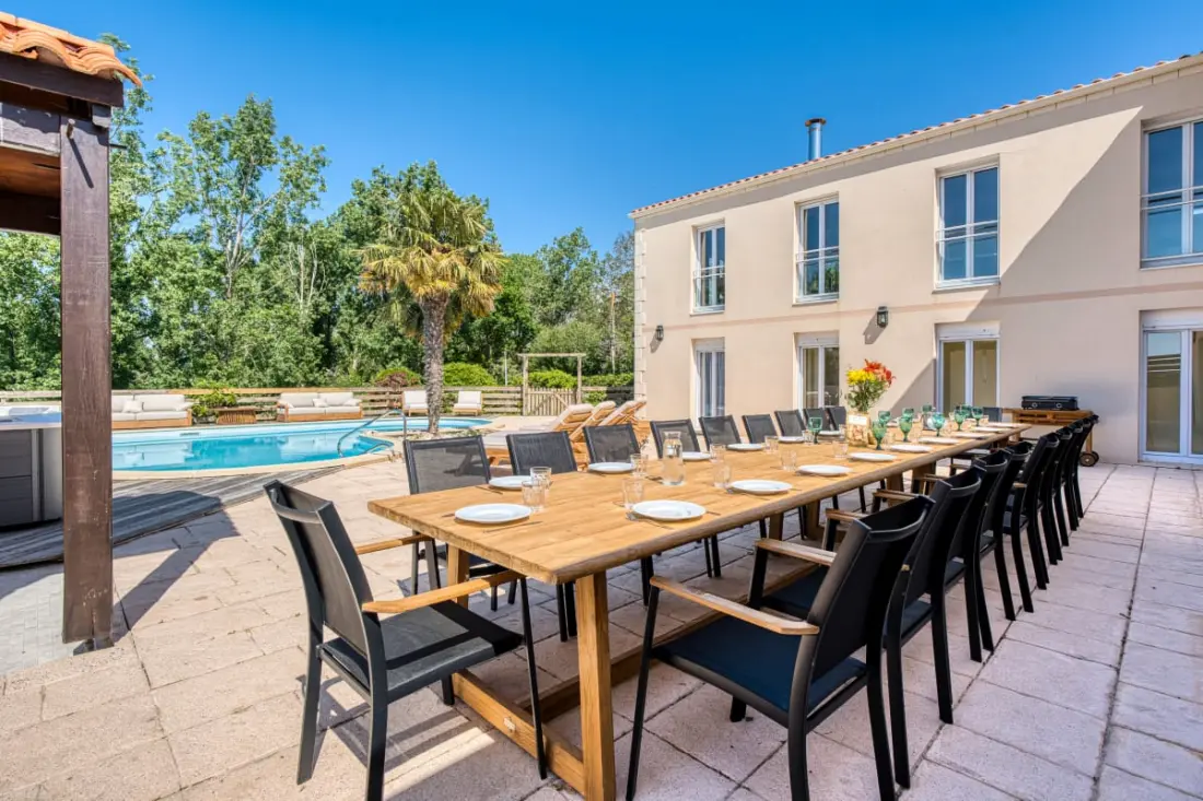 Villa Les Hauts Du Lac : 15 Pers, Piscine, Spa, Pétanque &amp; Lac