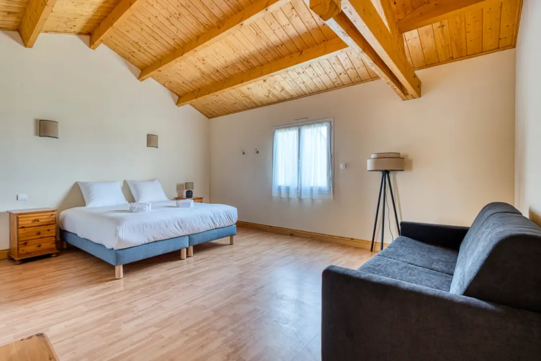Villa Les Hauts Du Lac : 15 Pers, Piscine, Spa, Pétanque &amp; Lac