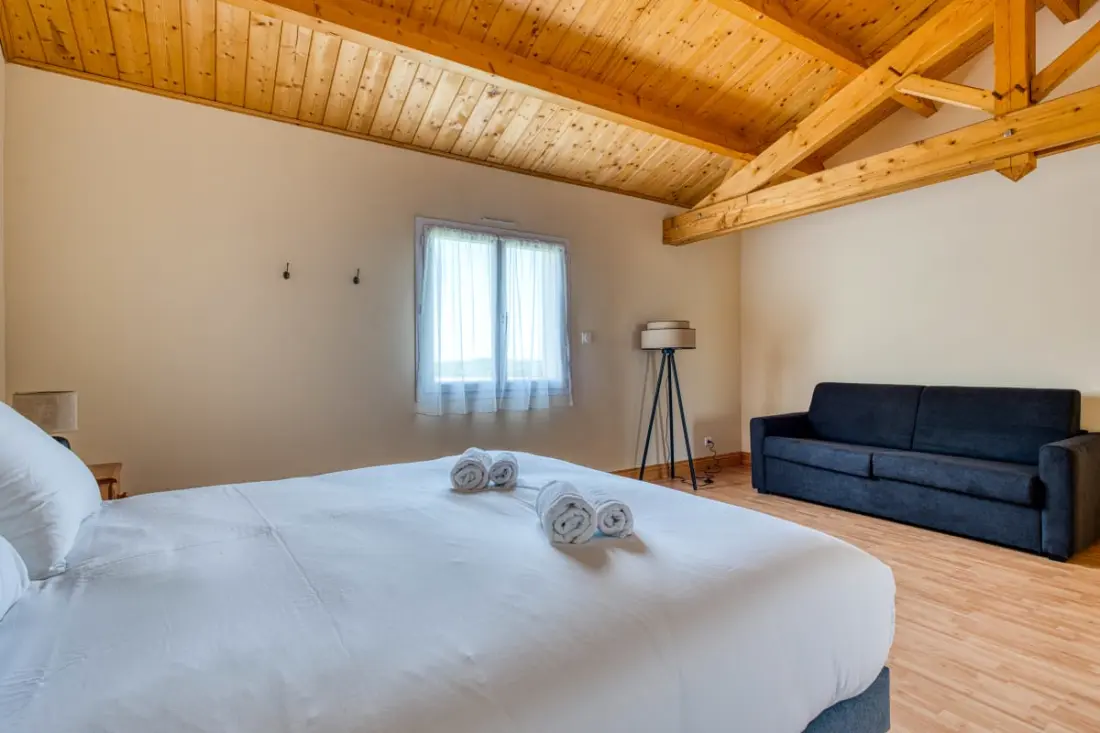 Villa Les Hauts Du Lac : 15 Pers, Piscine, Spa, Pétanque &amp; Lac