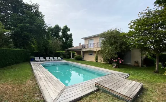 Maison Duplex Avec Piscine Privée Proche De La Mer