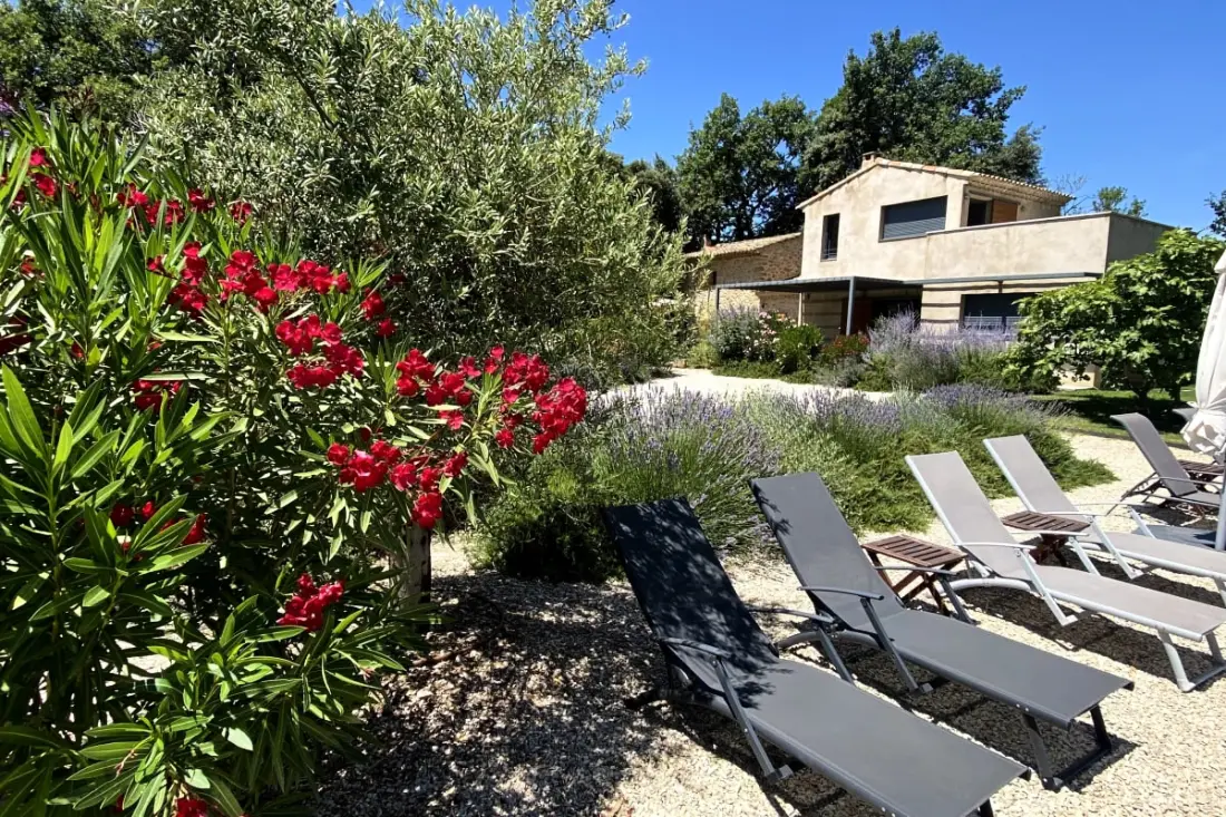 Maison Des Vignes : Piscine Et Charme à Lauris