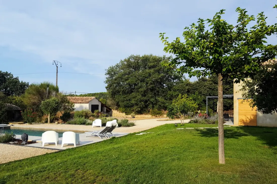 Maison Des Vignes : Piscine Et Charme à Lauris