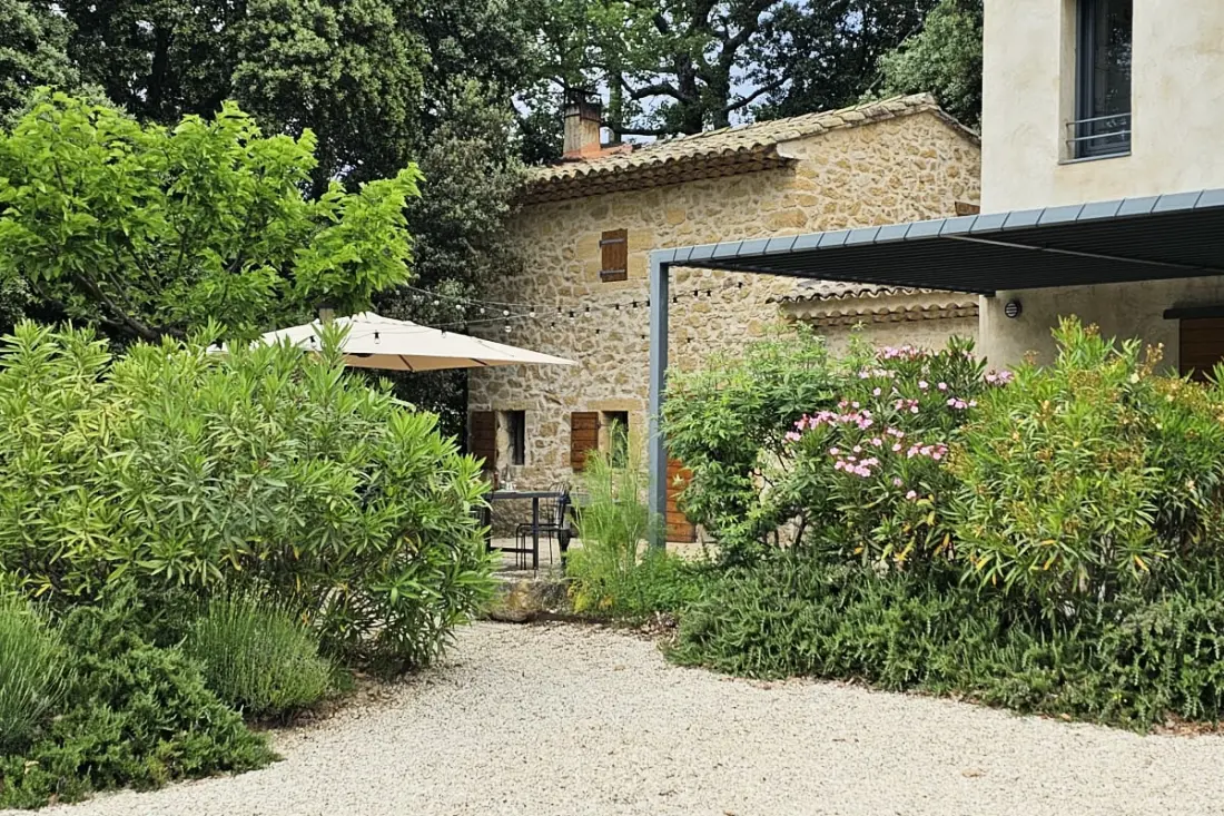Maison Des Vignes : Piscine Et Charme à Lauris