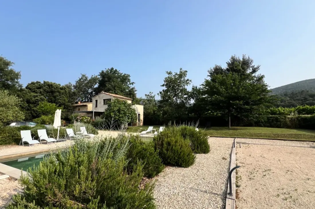 Maison Des Vignes : Piscine Et Charme à Lauris
