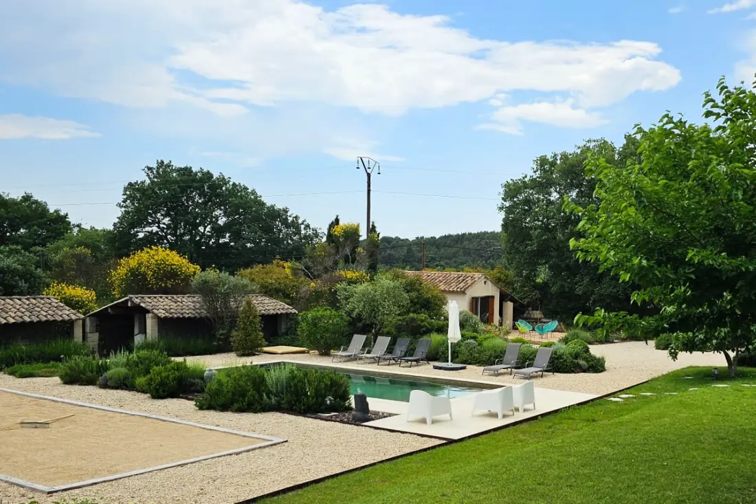 Maison Des Vignes : Piscine Et Charme à Lauris
