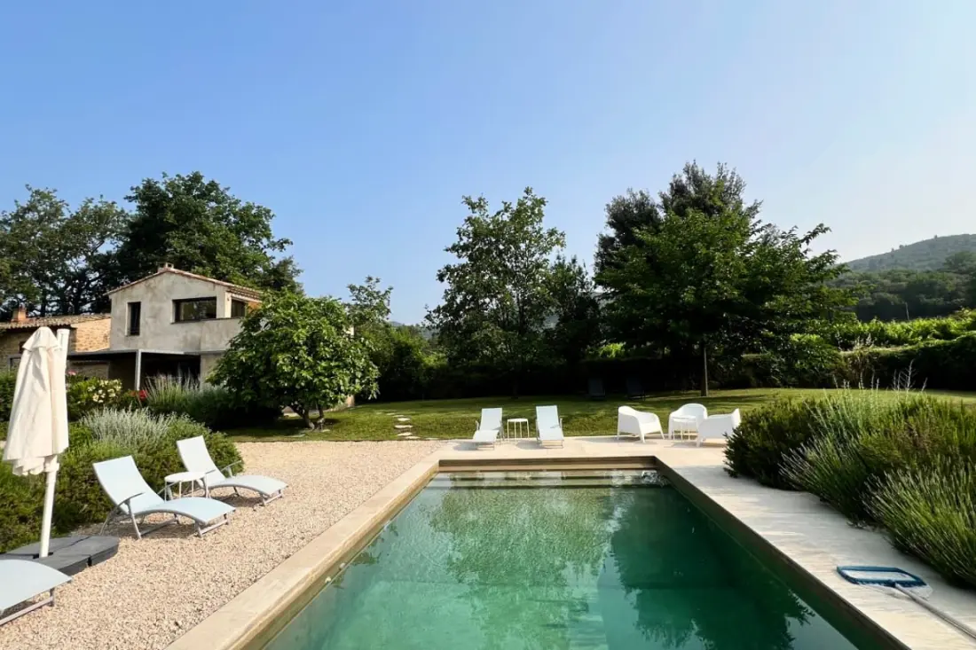 Maison Des Vignes : Piscine Et Charme à Lauris
