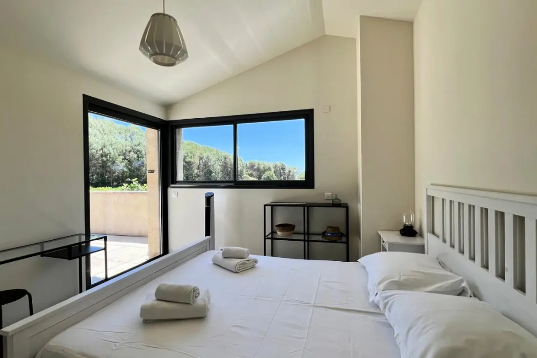 Maison Des Vignes : Piscine Et Charme à Lauris