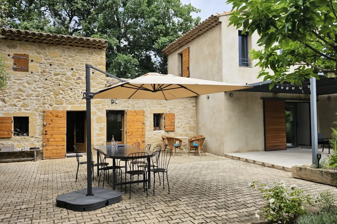 Maison Des Vignes : Piscine Et Charme à Lauris