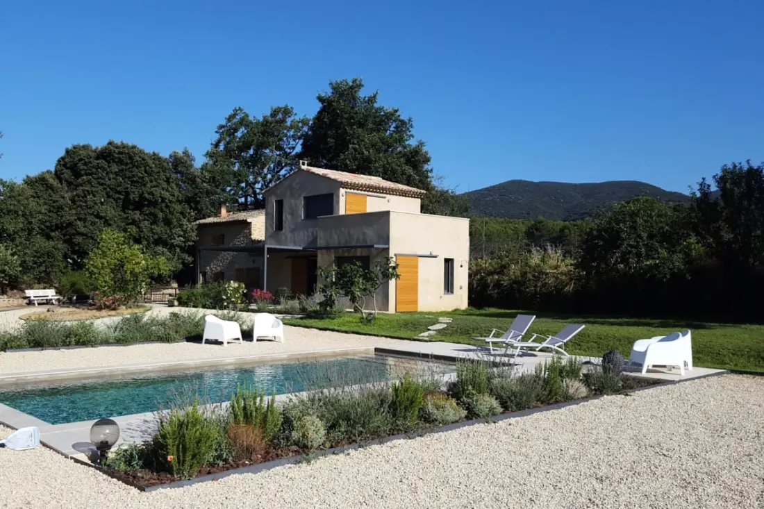 Maison Des Vignes : Piscine Et Charme à Lauris